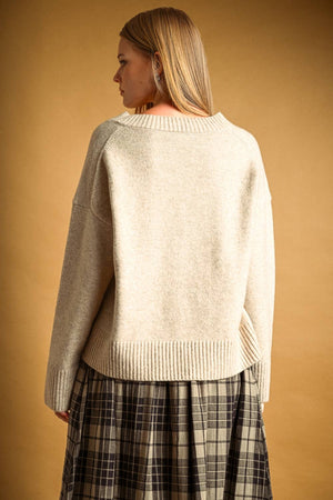 T7081   V-Neck Long Sleeve Sweater Top