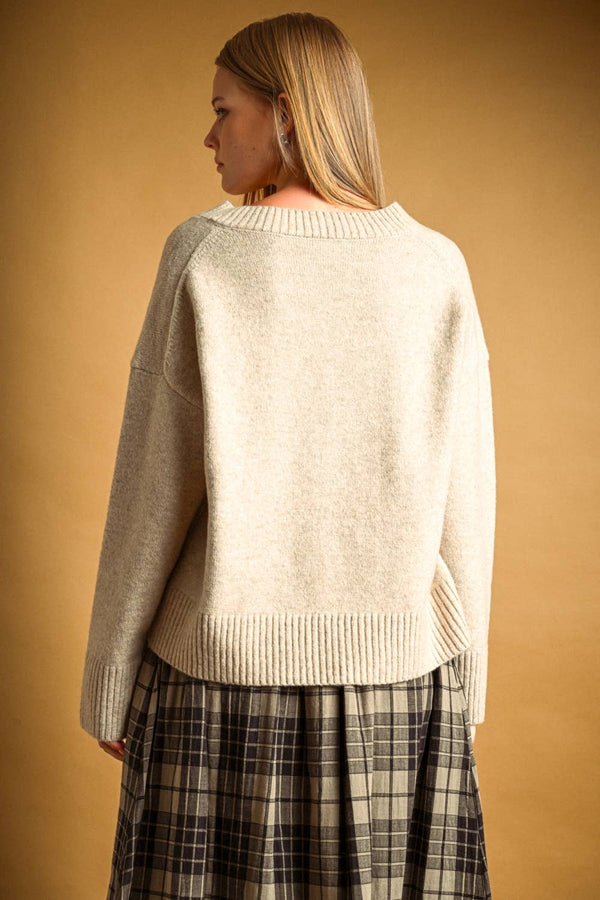 T7081   V-Neck Long Sleeve Sweater Top