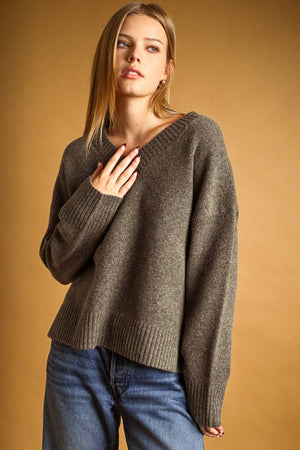 T7081   V-Neck Long Sleeve Sweater Top
