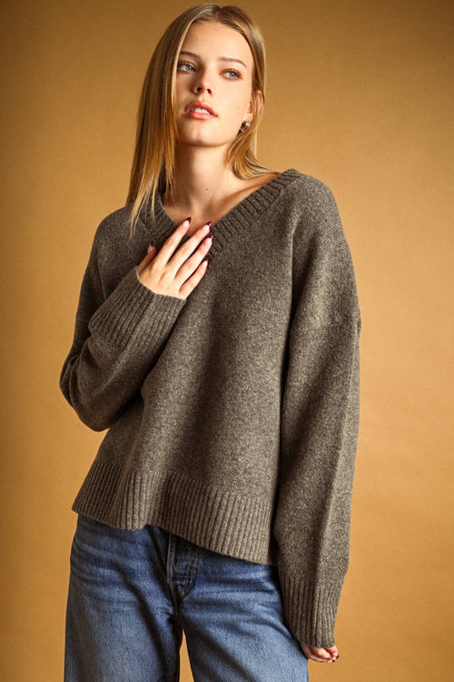 T7081   V-Neck Long Sleeve Sweater Top