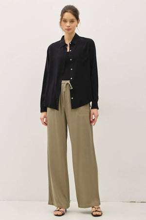 CLASSIC CUT BUTTON UP LONG SLEEVE TOP-Blue Hand Home