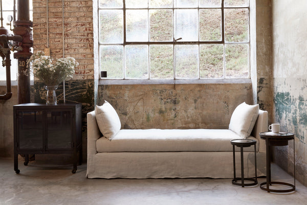 April Daybed