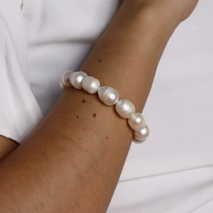 Elegant Freshwater Pearl Layering Bracelet for Chic Style-Blue Hand Home