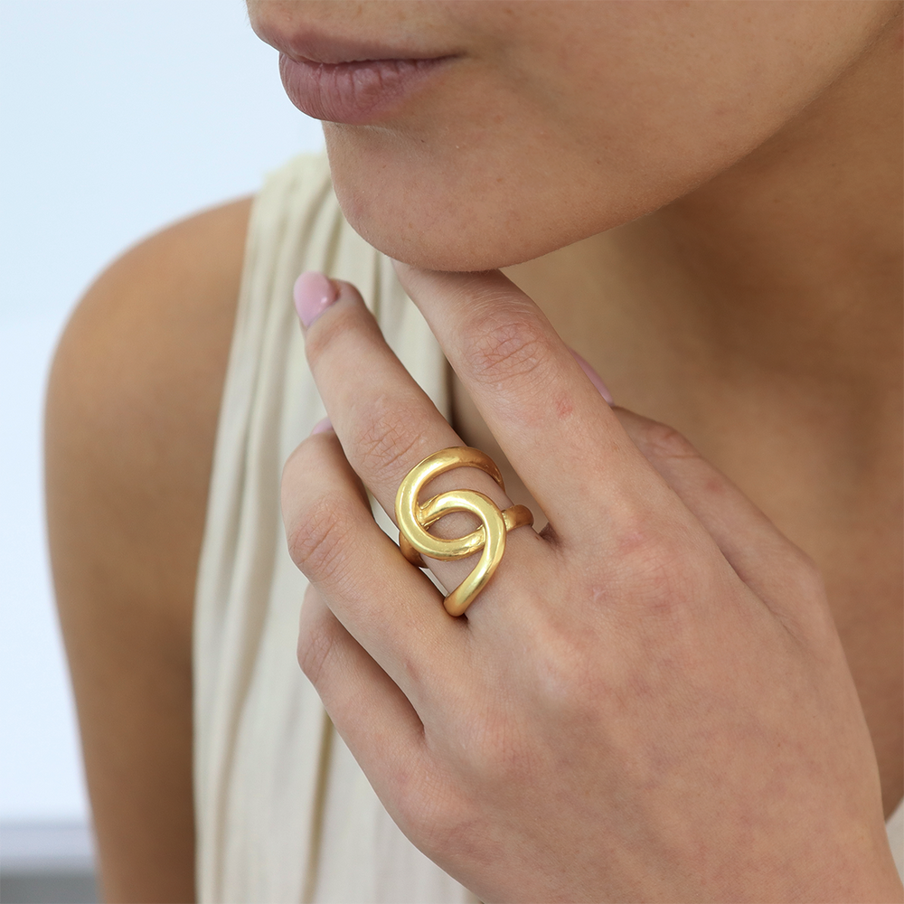 Intertwined link oversize ring: Gold-Blue Hand Home