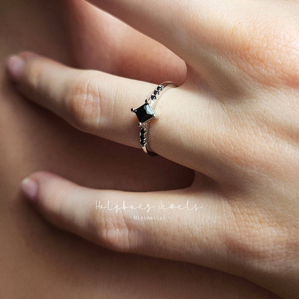 PRINCESS CUT BLACK CRYSTAL RING - R-F1192-Blue Hand Home
