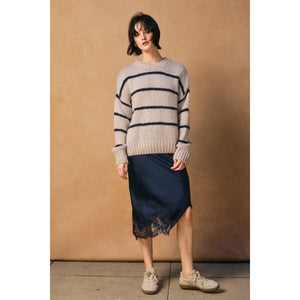 Dull Satin Lace Hem Pencil Skirt-Blue Hand Home