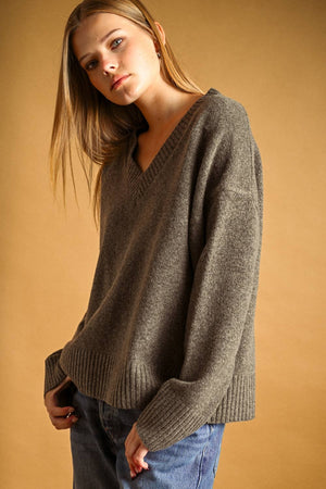 T7081   V-Neck Long Sleeve Sweater Top