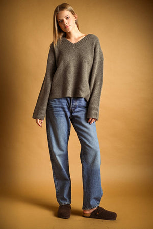 T7081   V-Neck Long Sleeve Sweater Top