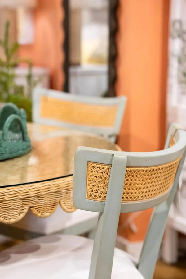 Scalloped Round Bistro Table W/ Tempered Glass In Rattan Natural-Blue Hand Home