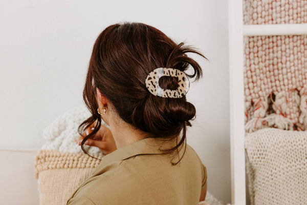 Round Flat Hair Clip | Medium | Blonde Tortoise-Blue Hand Home