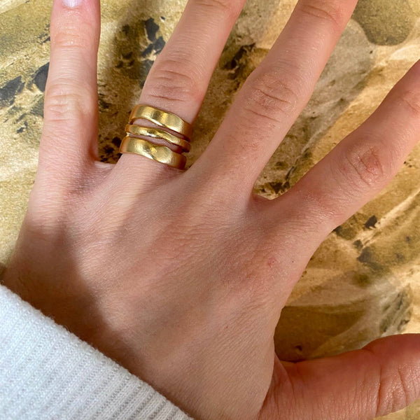 Wavy Line Ring: Perfect Accessory for Any Outfit: Gold-Blue Hand Home