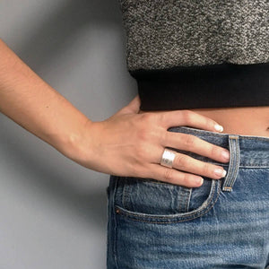 Elegant Brushed Finish Ring for Modern Style: Gold-Blue Hand Home