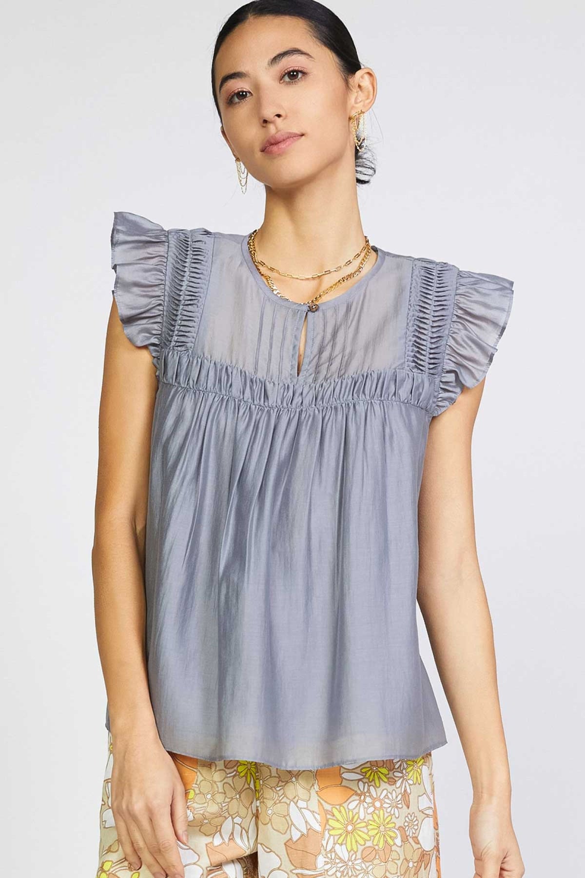 Slvless Keyhole Neck Lightweight Blouse