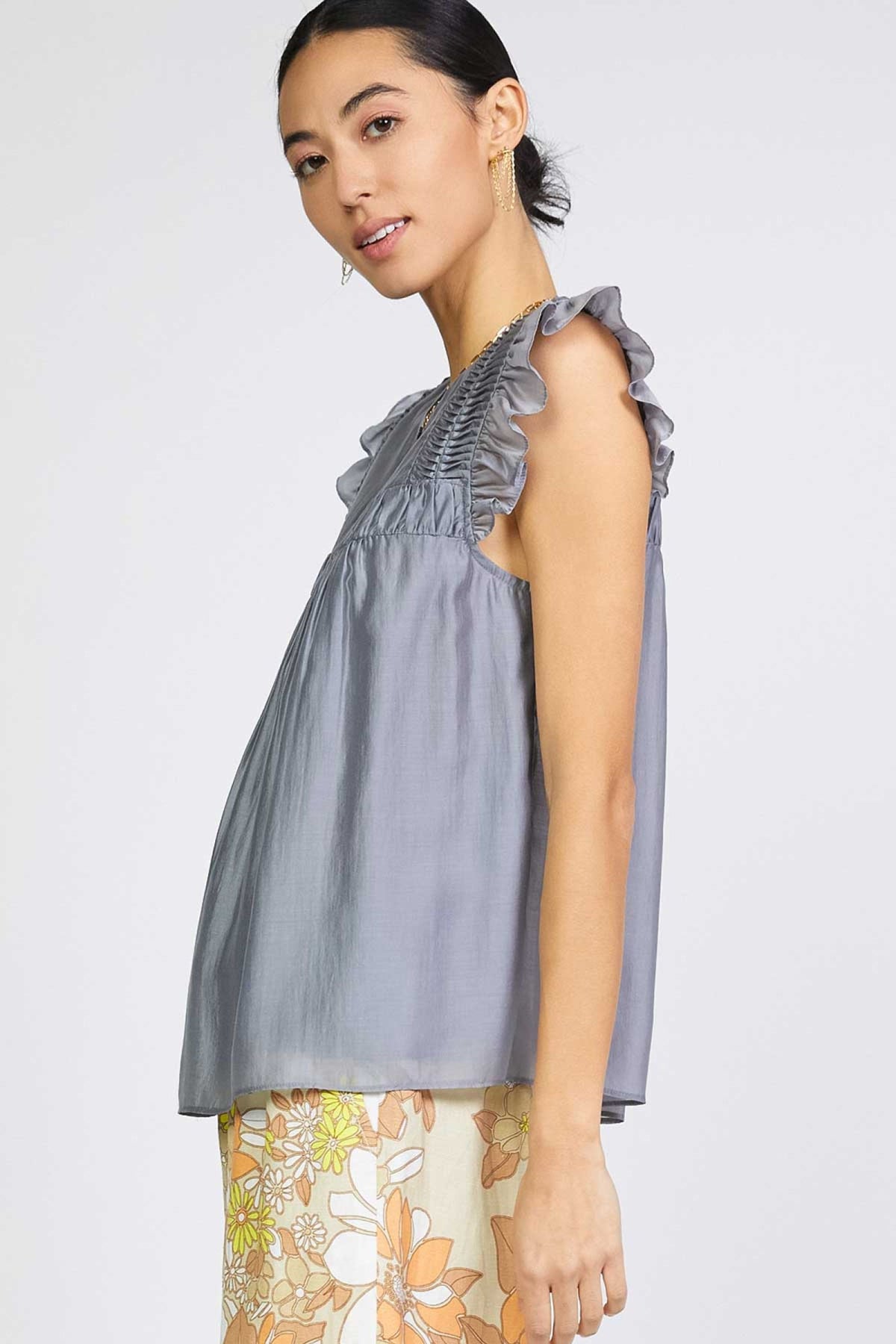 Slvless Keyhole Neck Lightweight Blouse