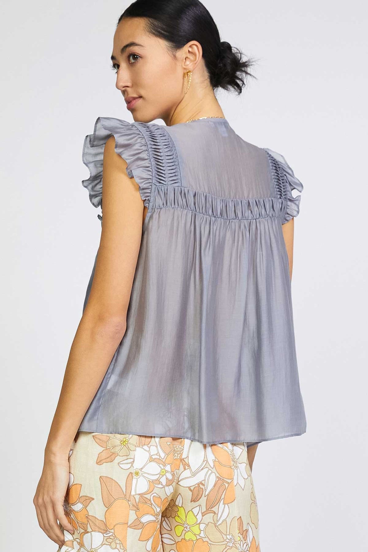 Slvless Keyhole Neck Lightweight Blouse