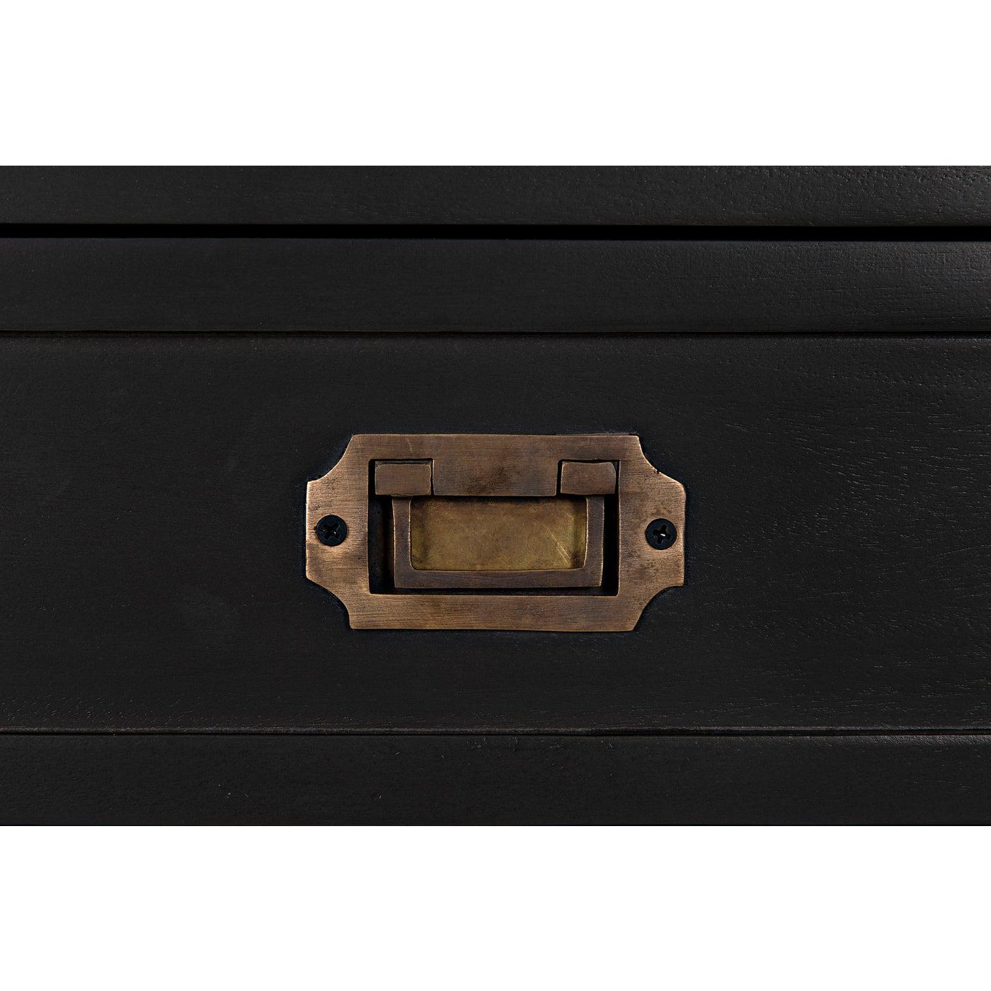 Charles Chest, Pale
