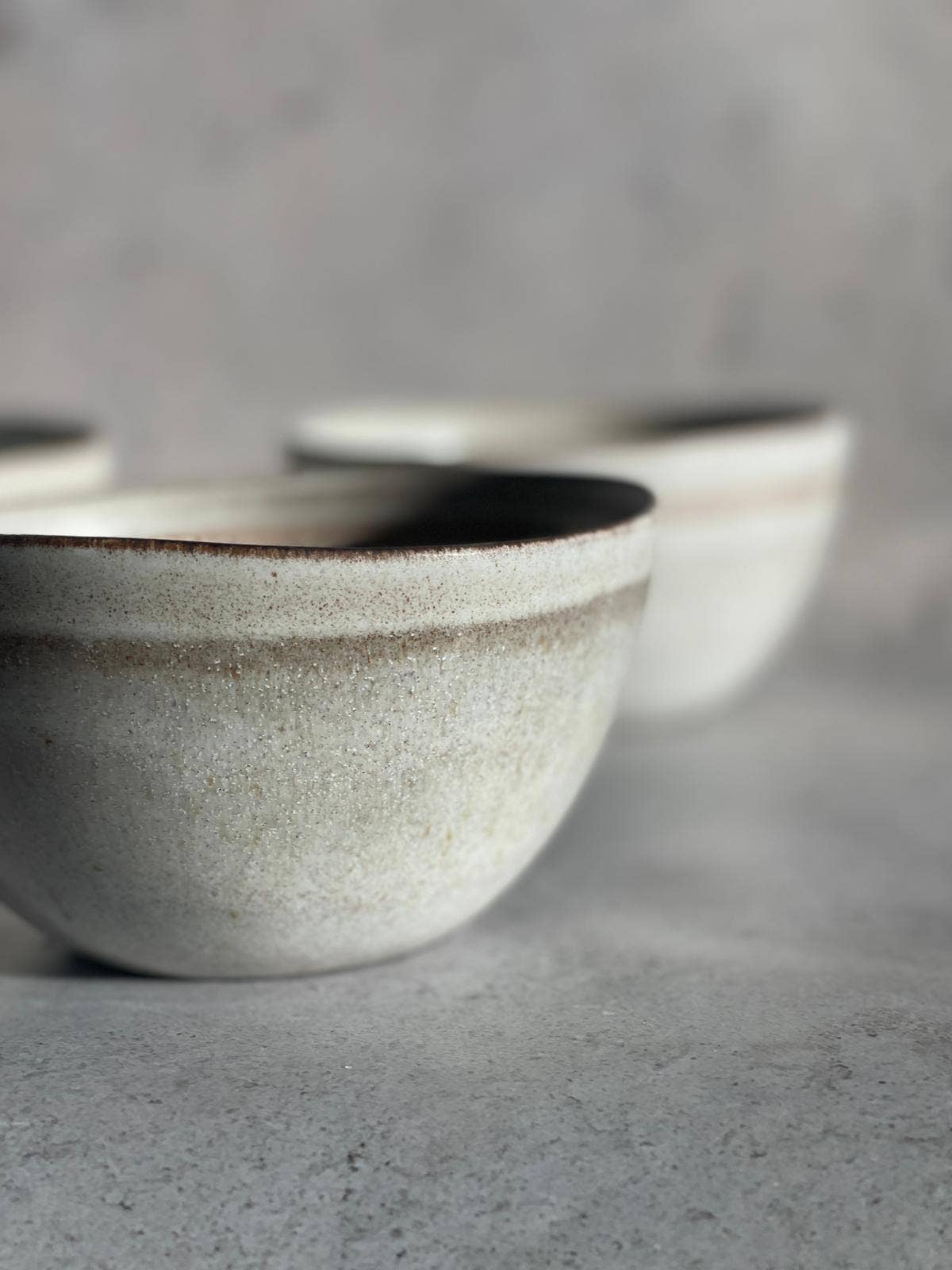 Sand Variation Bowl-Egg Back Home-Blue Hand Home